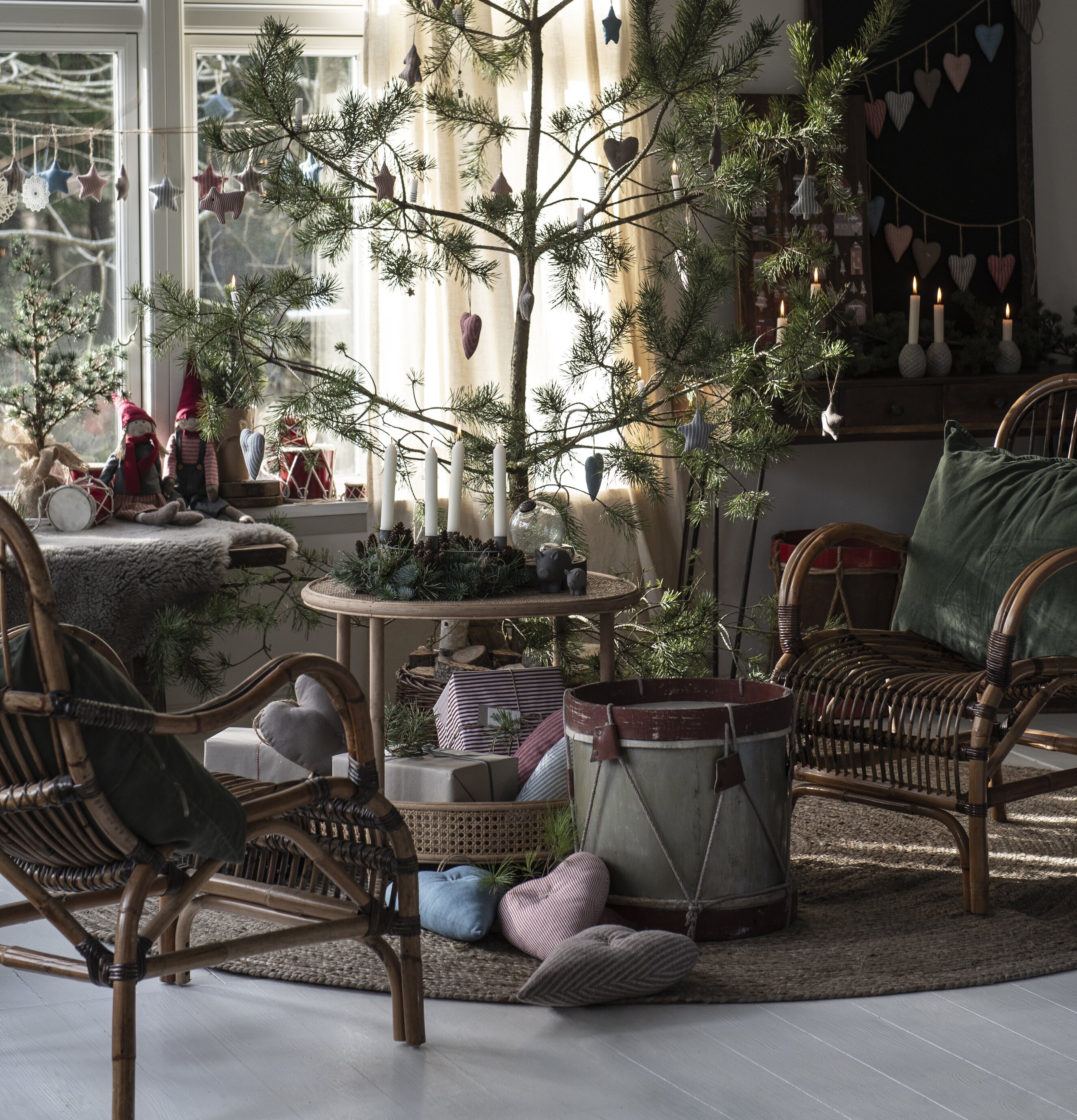 Trumma Guld/Röd från IB Laursen i en festlig vintermiljö