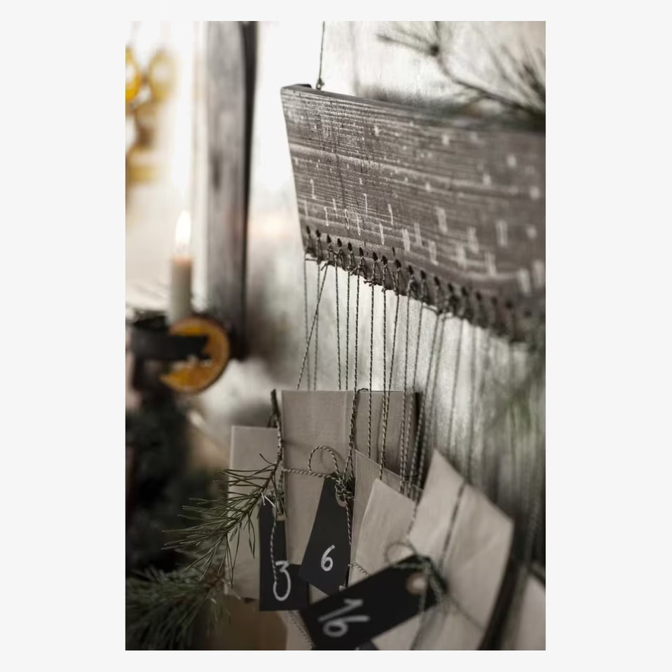 Träskylt Christmas Calender 1-24 Natur/Vit från IB Laursen