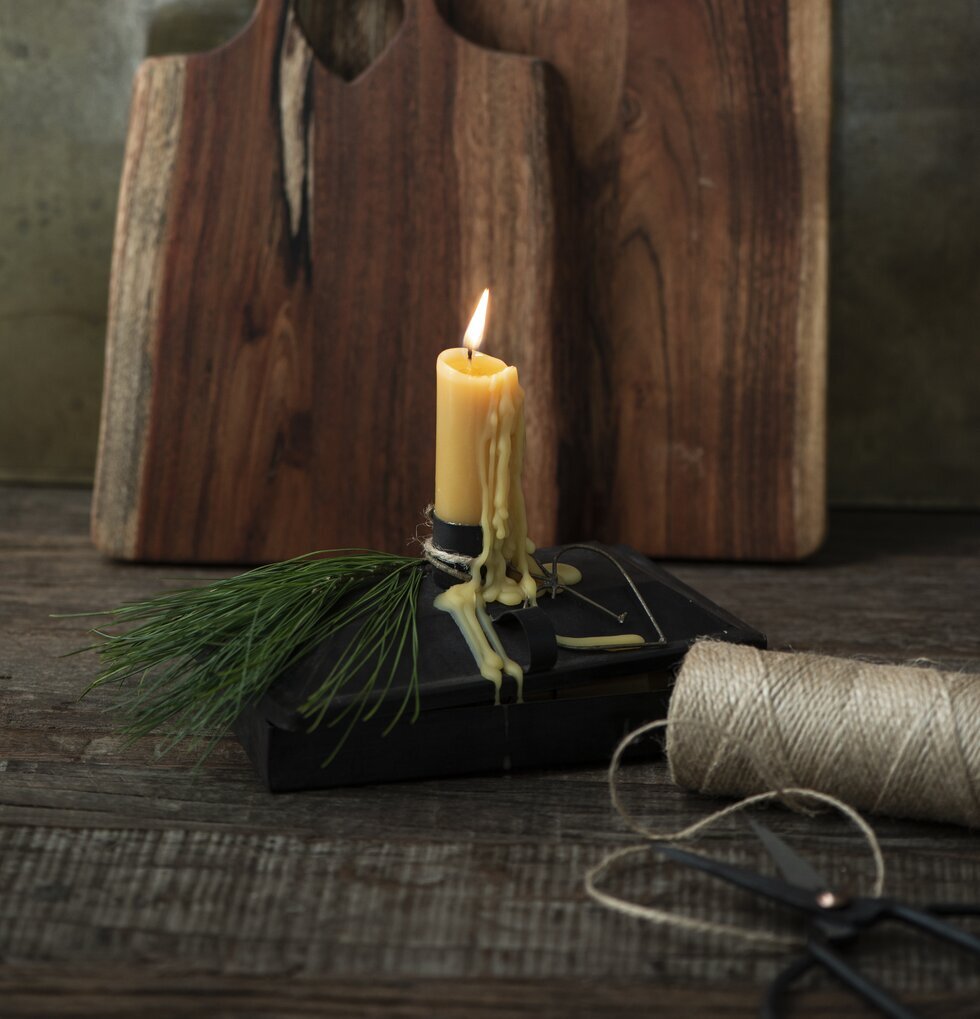 Ljusstake/Ljusbox Mörk Rost från IB Laursen på träbänk