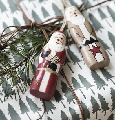 Julgranspynt Jultomte från IB Laursen vid inslaget paket