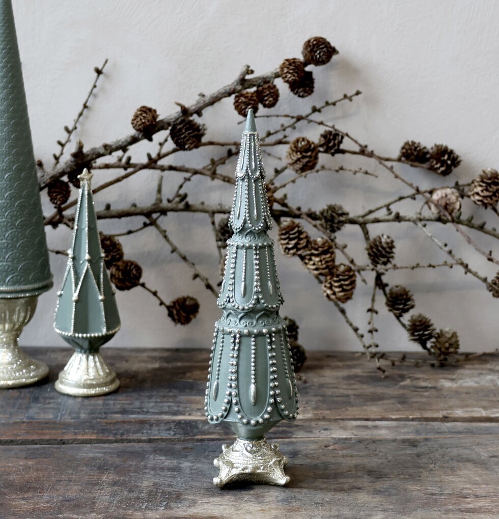 Julgran Glitterdekor Mossgrön från Chic Antique i rustik miljö