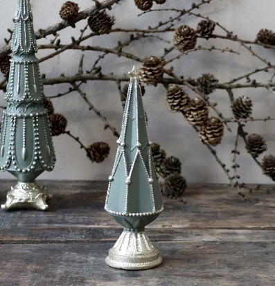 Julgran Glitterdekor S Mossgrön från Chic Antique på träbord