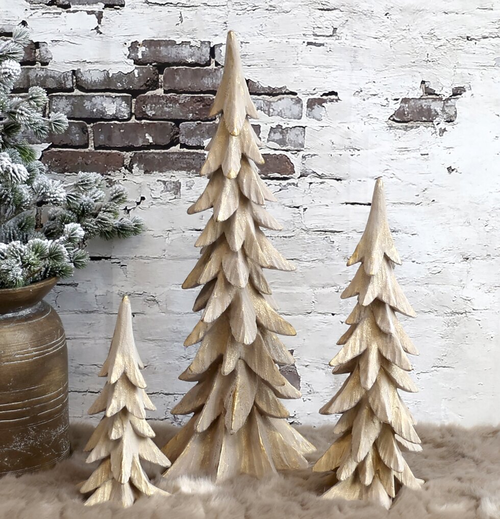 Julgran Gulddekor S Antik Creme från Chic Antique i rustik miljö