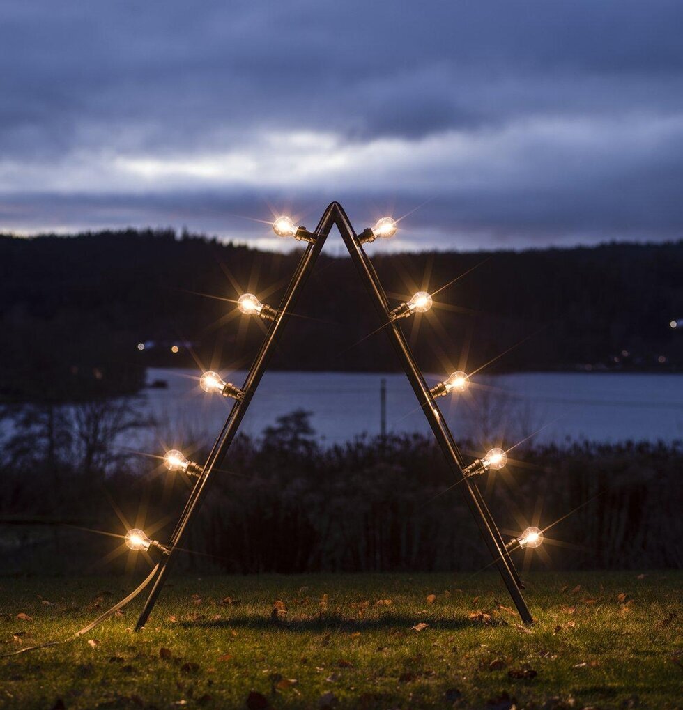 Ljusstake Bright Clear från PR Home i naturskön utomhusmiljö