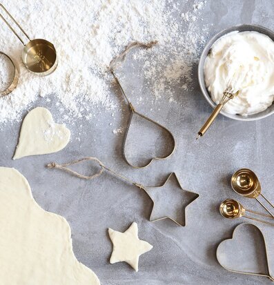 Kakform Hjärta Mässing från Chic Antique med bakredskap