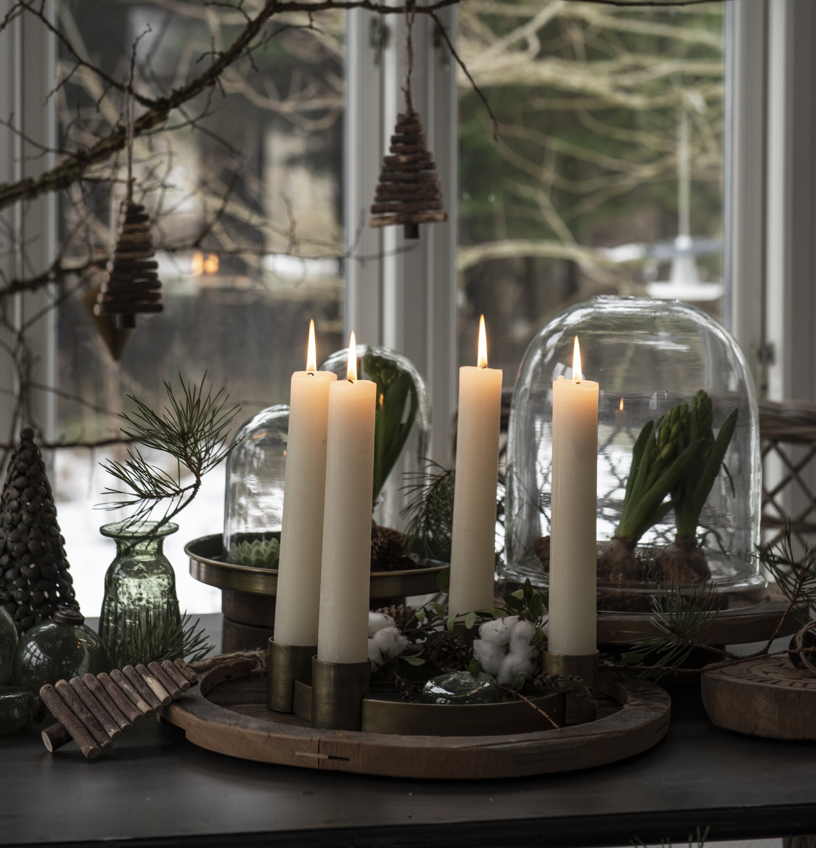 Bricka Rund Stor Unika från IB Laursen med ljus och dekorationer