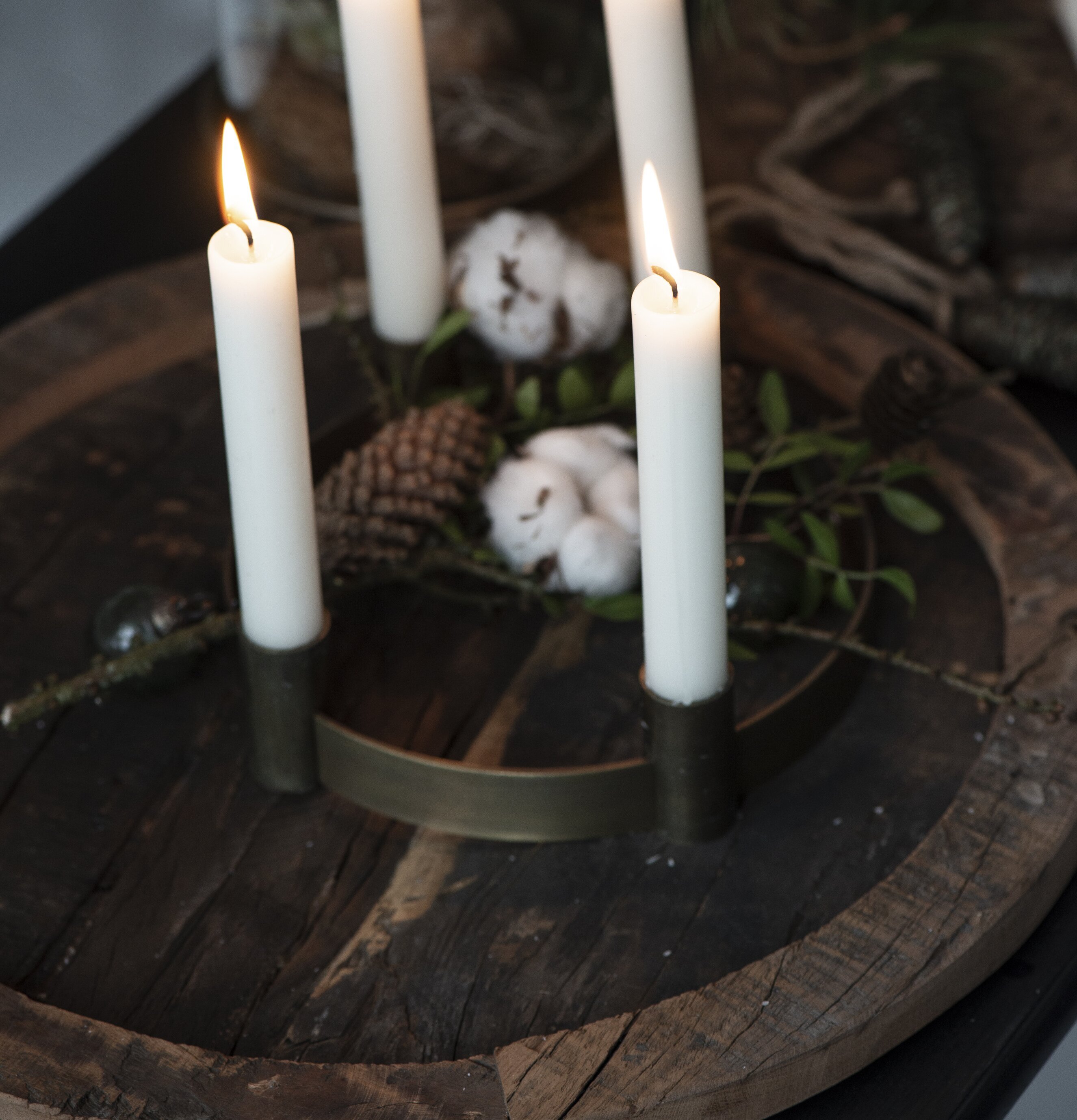 Bricka Rund Stor Unika från IB Laursen med rustik dekoration