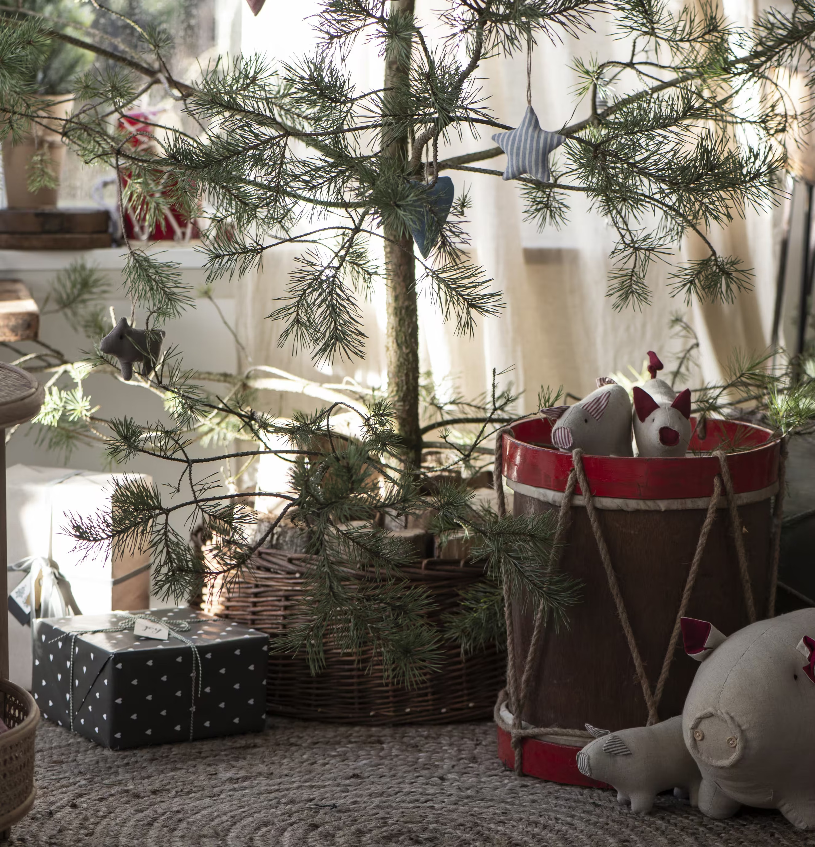 Grankorg Natur från IB Laursen omger basen på julgranen