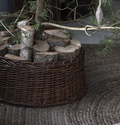 Grankorg Natur från IB Laursen med julgran och vedklabbar