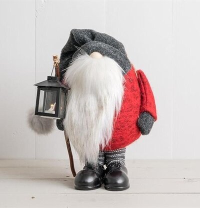 Tomte Hunchback Lykta från Multi Agentur på ljust golv