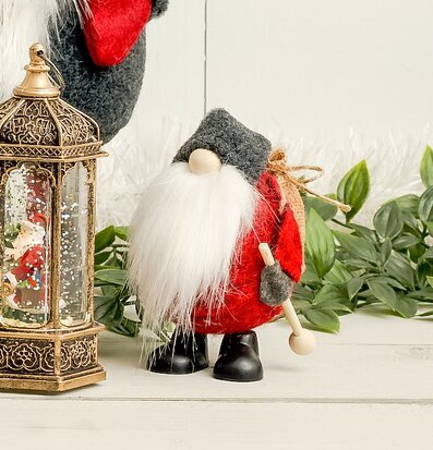 Tomte Grå Hunchback Ryggsäck från Multi Agentur med lykta