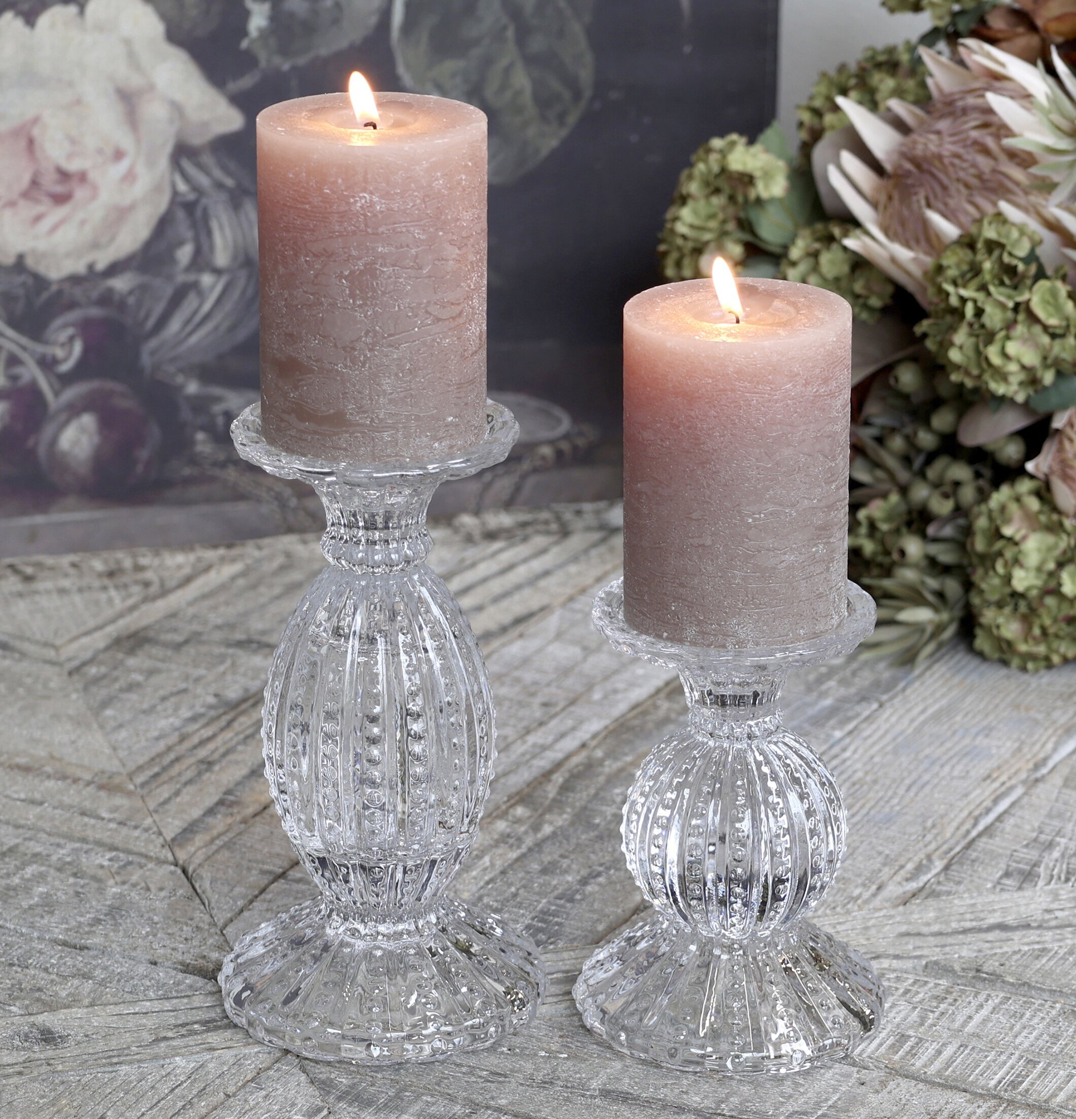 Ljusstake Taupe Clear från Chic Antique med tända blockljus