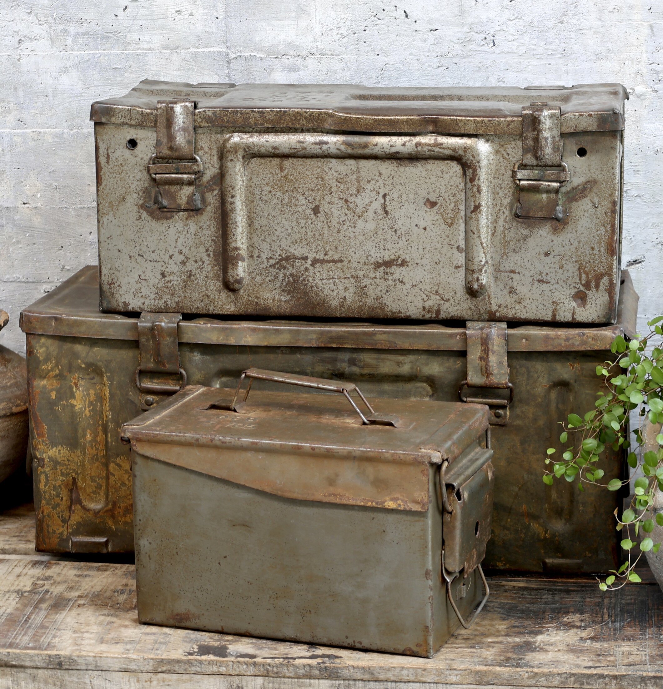 Grimaud Gl. Ammunitionslåda Antik Grå Mellan från Chic Antique