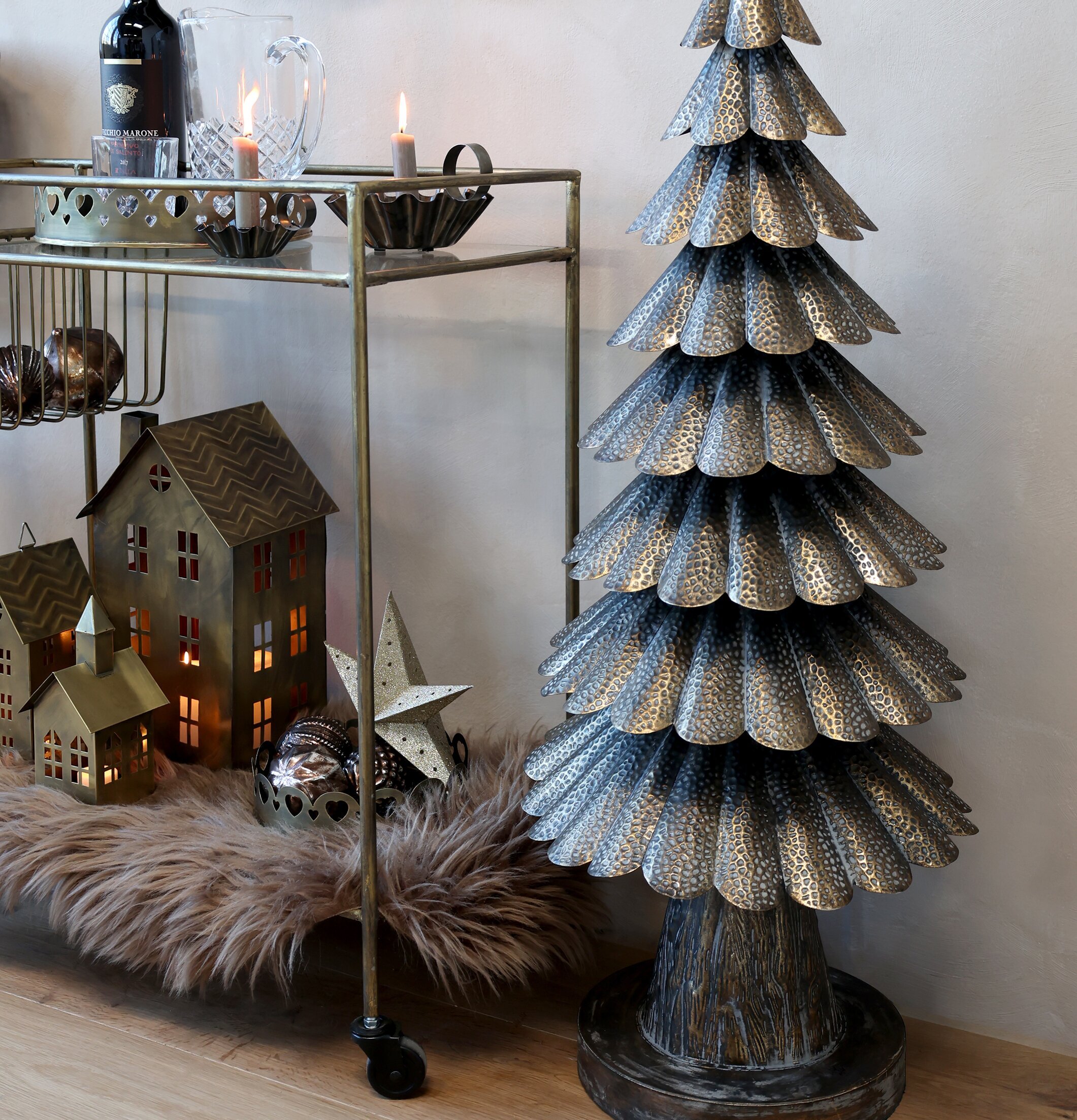 Ljuslykta Hus #5 Antik Mässing från Chic Antique i ett hem