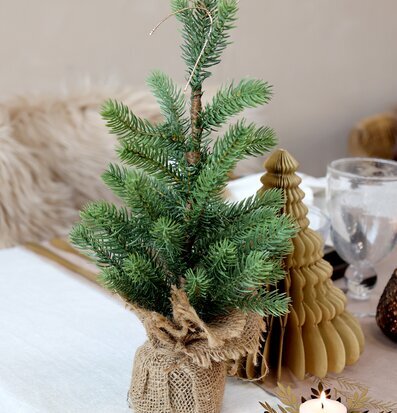 Fleur Gran H45 Cm från Chic Antique med rustik jutevävsbas