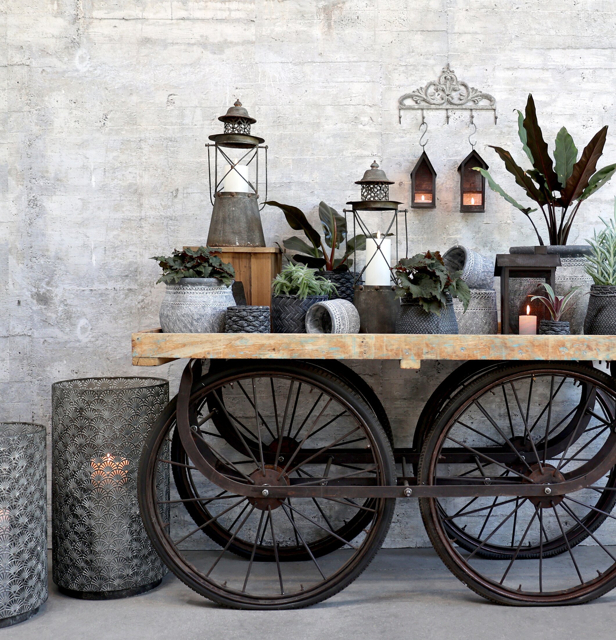 Lanterna Mönster Antik Zink Medium från Chic Antique på trävagn