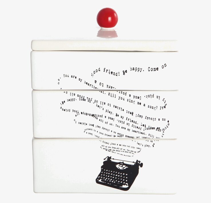 Boxar Typewriter från House Doctor med typografiskt mönster