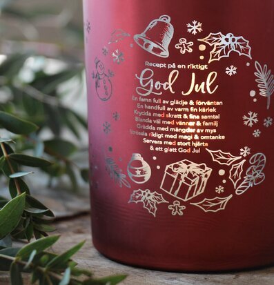 Bild av ljuslykta med julmotiv och silverdetaljer