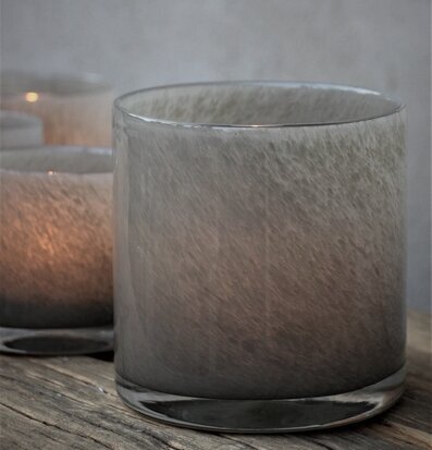 Foto av elegant ljuslykta som skapar rogivande sken