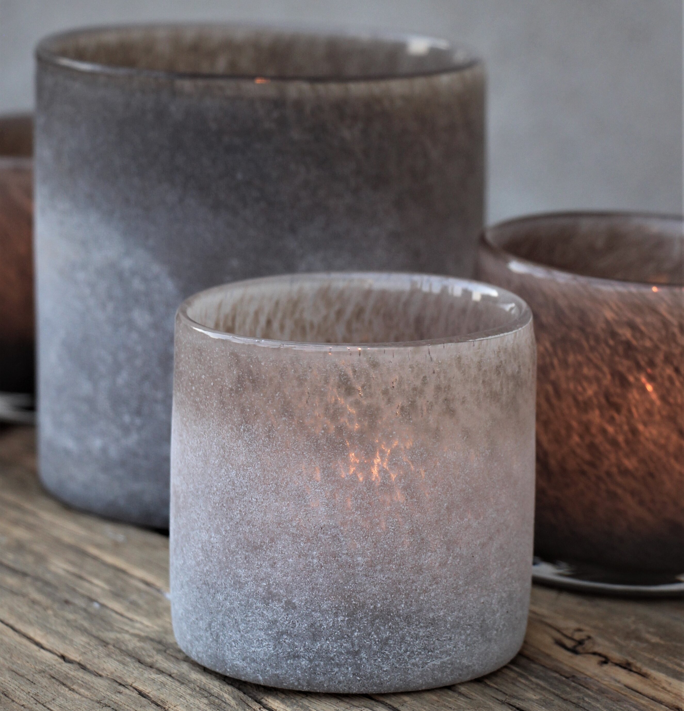 Ljuslykta Lumiere Coffee Frost Stor från Majas Cottage