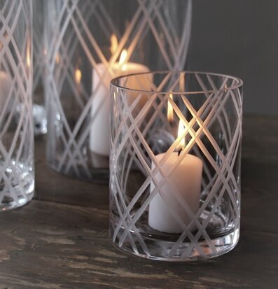 Foto av elegant ljuslykta i klarglas med mönster