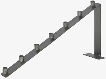 Ljusstake Insjön från I AM Interior i lutande metall