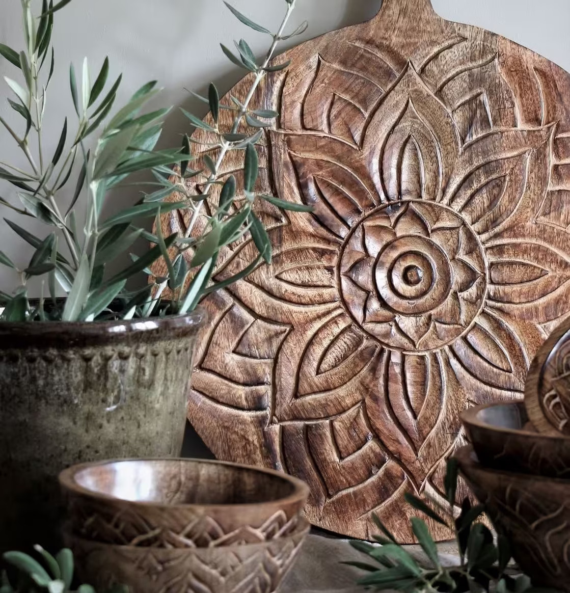 Skärbräda Fleur Stor Rund Brown från Majas Cottage i kök