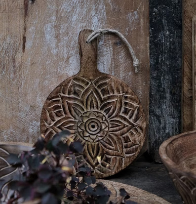 Fleur Skärbräda Rund från Majas Cottage med blommönster