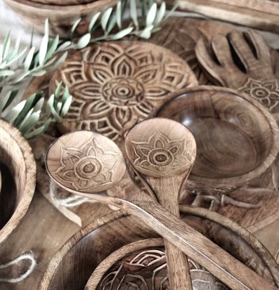 Fleur Salladsbestick Set/2 från Majas Cottage på rustikt trä