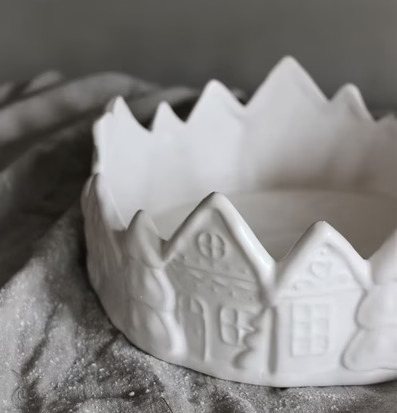 Kruka/Skål Gingerhouse Matt Vit från Majas Cottage på duk