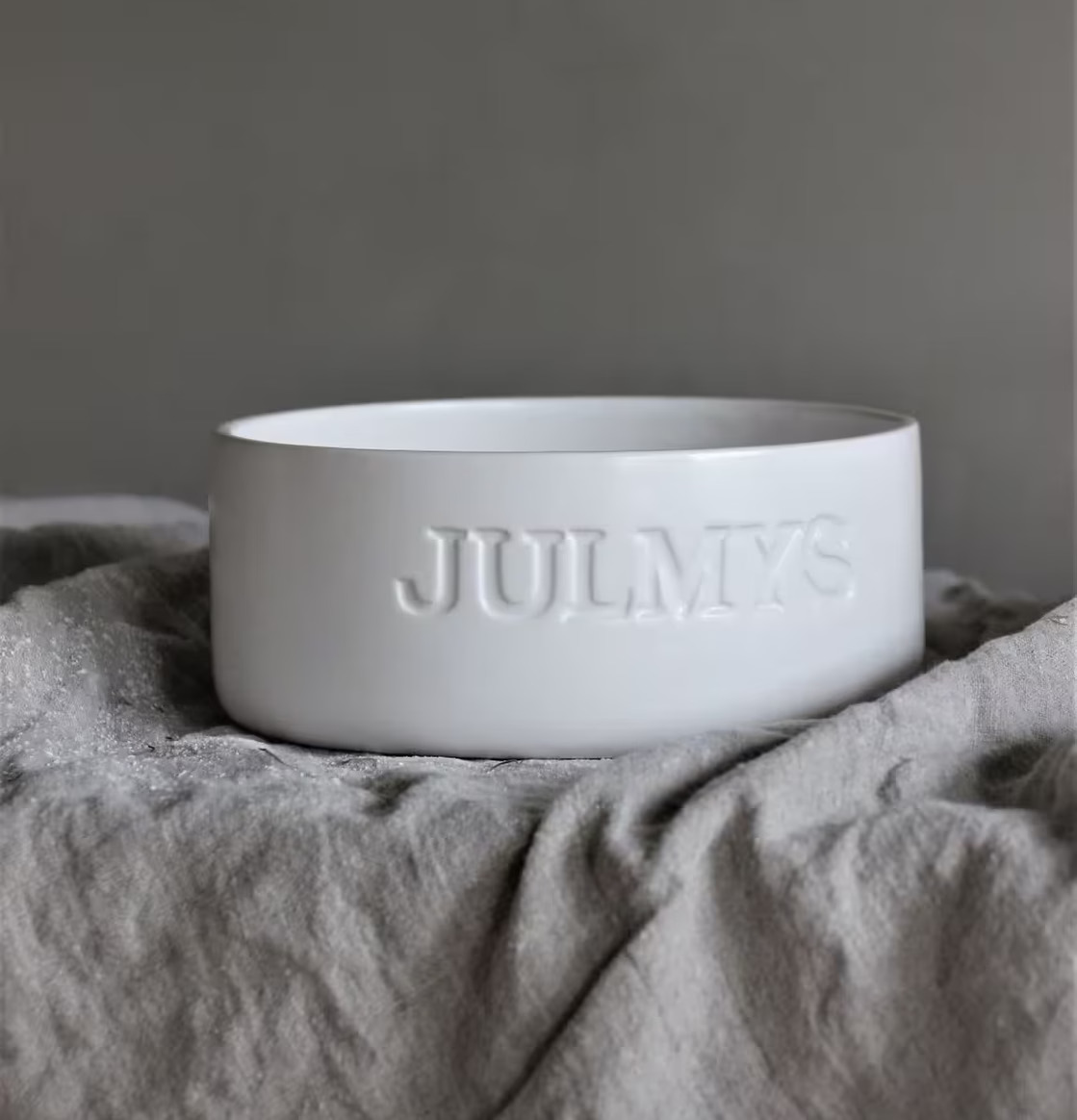 Kruka/Skål Julmys från Majas Cottage på beige tygbakgrund