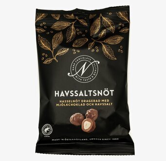 Bild av elegant förpackning med choklad och nötter