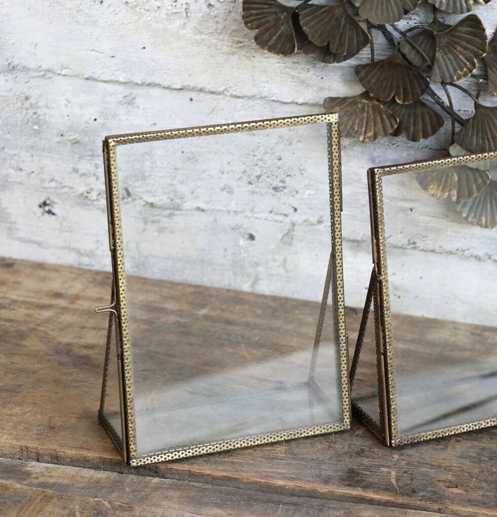 Ram Pärlkant Stor från Chic Antique på rustikt träbord