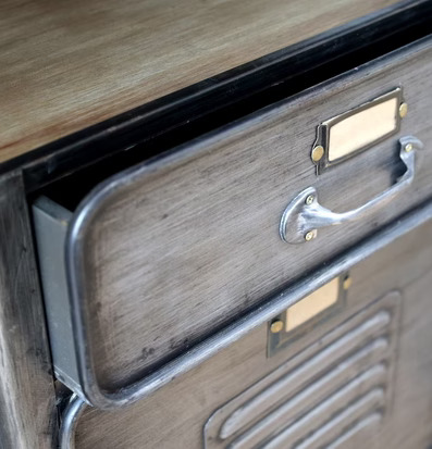 Factory Skåp Antikgrå från Chic Antique i industriell design