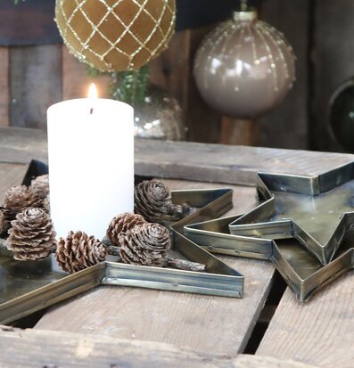 Stjärna Fat Set/3 Antik Mässing från Chic Antique på träbord