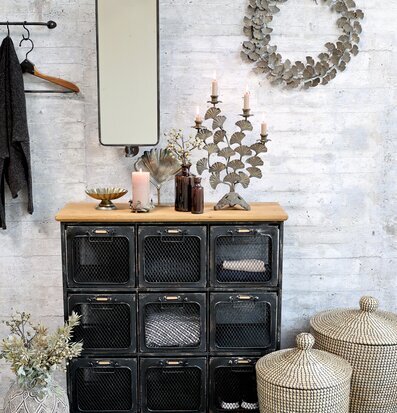 Fransk Ljusstake Antik Mässing från Chic Antique på bord