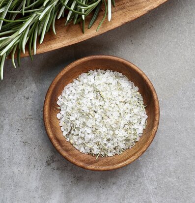 Skål Laon S Acacia från Chic Antique fylld med havssalt