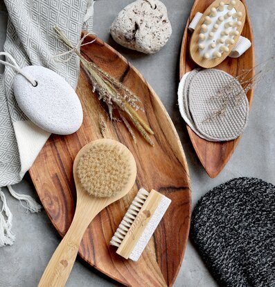 Fat Laon L Acacia från Chic Antique med badtillbehör