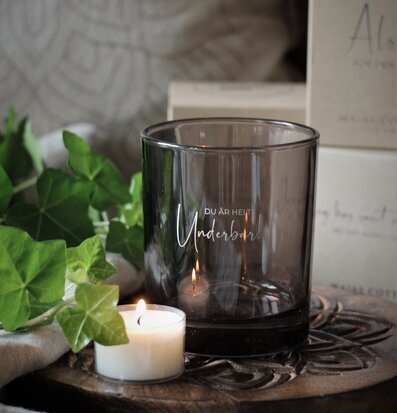 Bild av stämningsfullt arrangemang med glaslykta