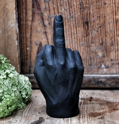 Dekoration Fuck U Finger från I AM Interior på träbakgrund