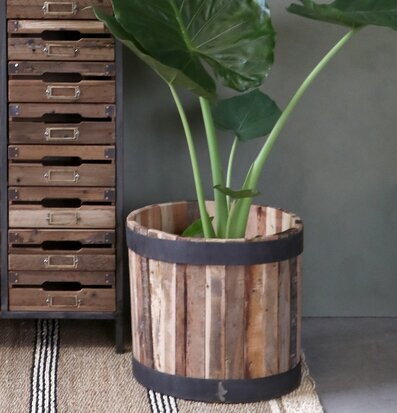 Grimaud Gl. Vintunna Med Järnkant från Chic Antique i rum