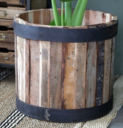 Grimaud Gl. Vintunna Med Järnkant från Chic Antique i trä