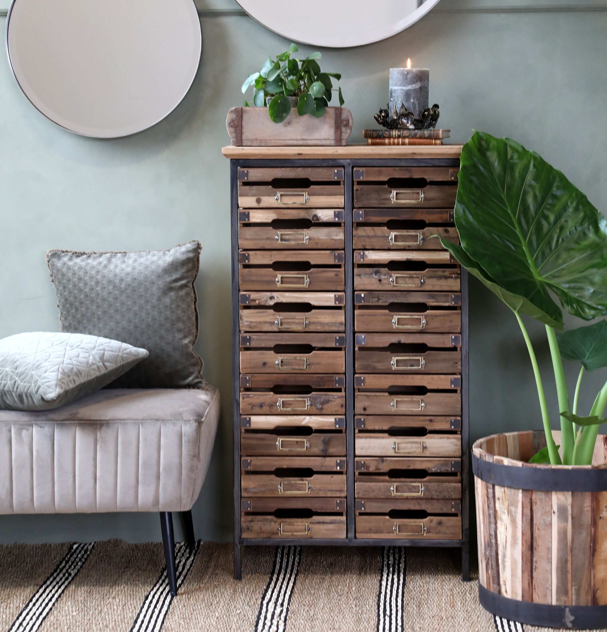 Grimaud Gl. Vintunna Med Järnkant från Chic Antique i rustik miljö