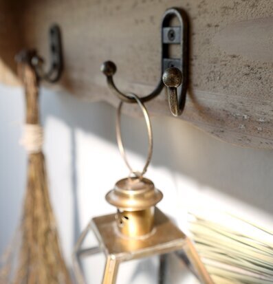 Vägghylla Antik Creme 3 Krokar från Chic Antique med krokar