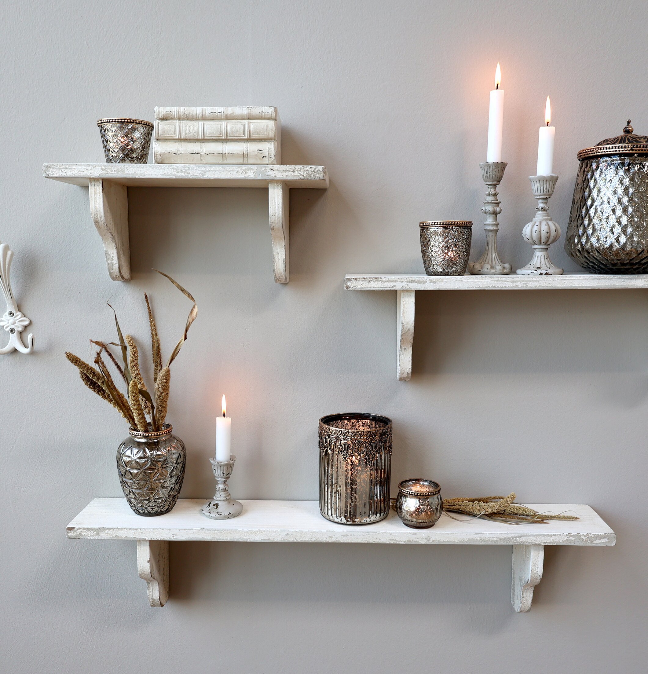 Hylla Antikcreme Stor 80 Cm från Chic Antique på vägg