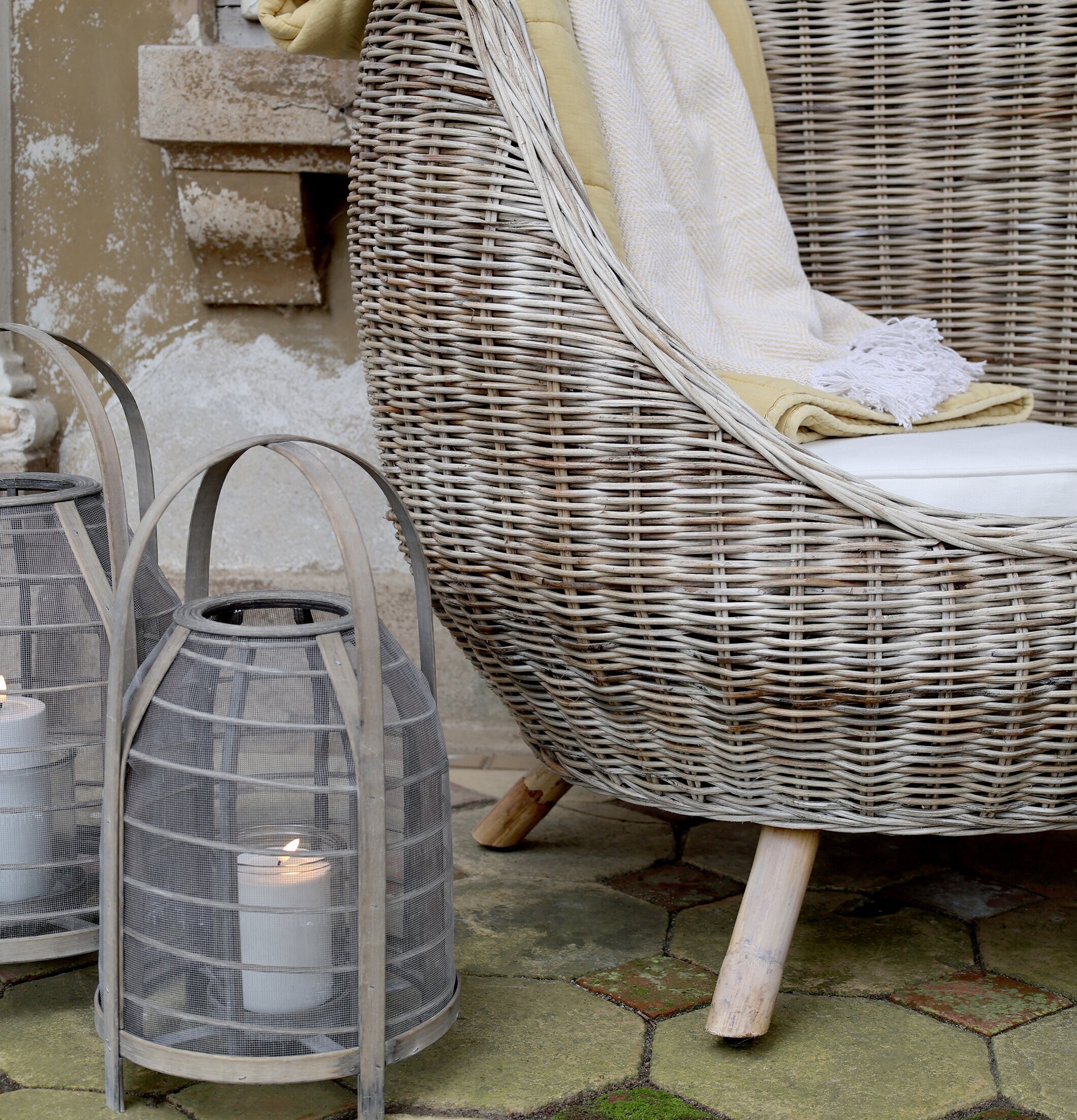 Rottingfåtölj Inkl Dyna Natur från Chic Antique i rustik miljö