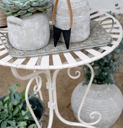 Caféset Antique Creme från Chic Antique i rustik miljö