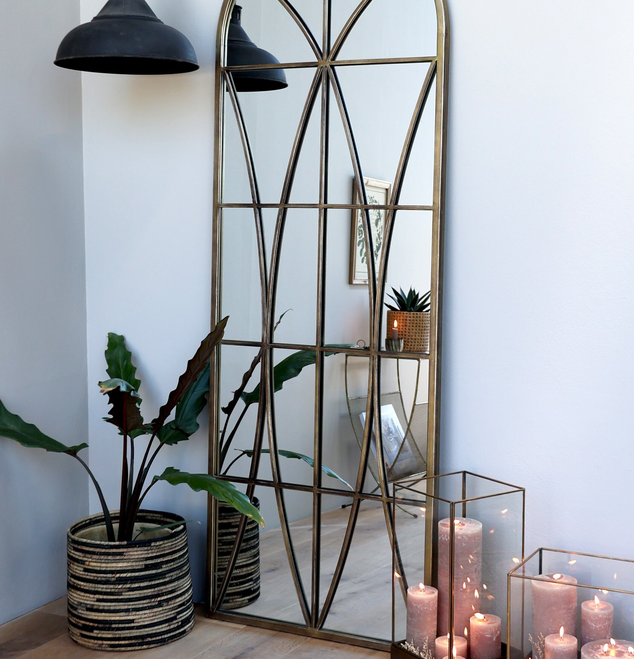 Spegel Arch Antique Brass från Chic Antique med vintagekänsla