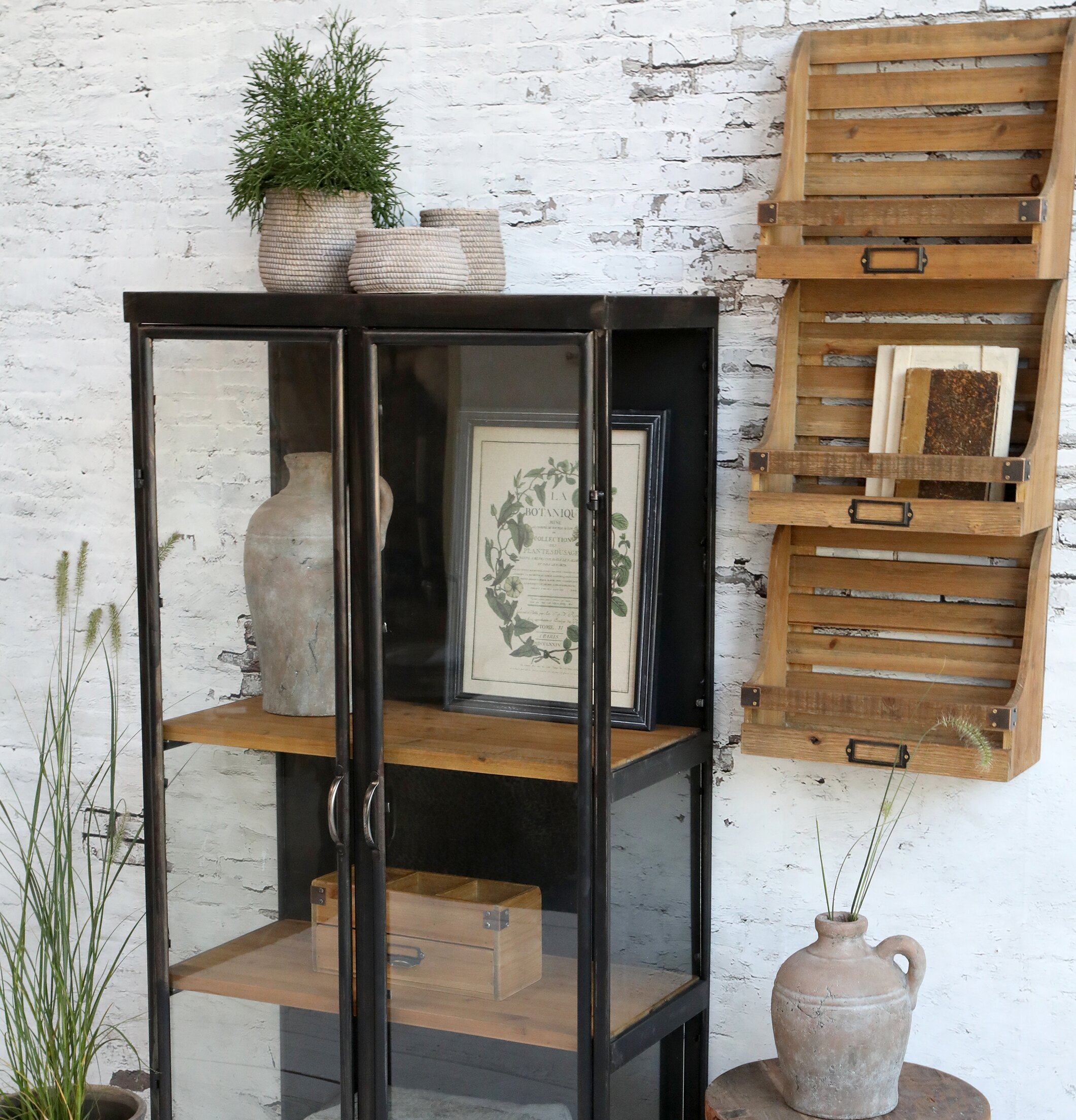 Tidningsställ Natur Vägg från Chic Antique i rustik miljö