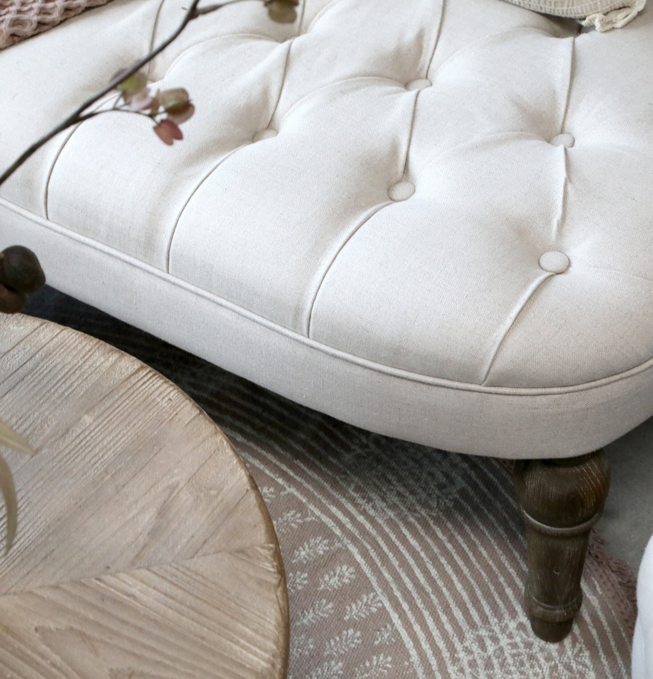 Fransk Soffa 2-Sits Linne från Chic Antique i elegant rum